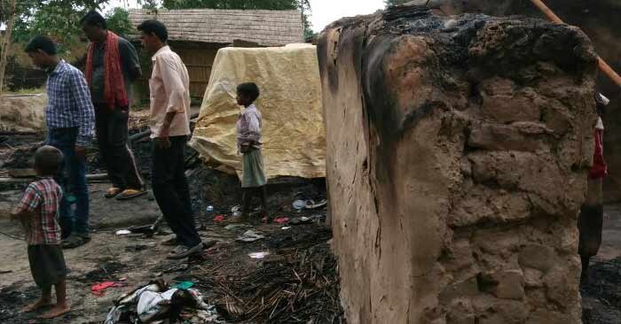 इतने भयावह कांड की सूचना के बावजूद किसी अधिकारी ने घटनास्थल पर पहुंचना उचित नहीं समझा