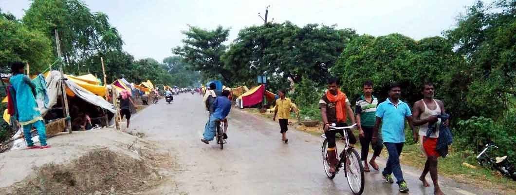 बाढ़ के दौरान आसपास के पीड़ितों का शरणगाह बना था एनएच 31 अर्थात बलिया-बैरिया बांध