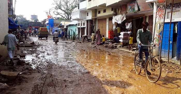 अपनी राम कथा खुद कहने को बेताब दिखता है शहीद स्मारक मार्ग