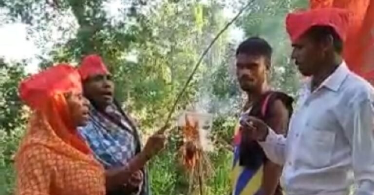 Farmers burnt the effigy