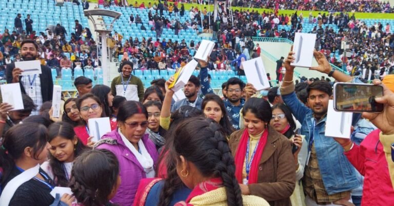 cmyogi give teblat to students