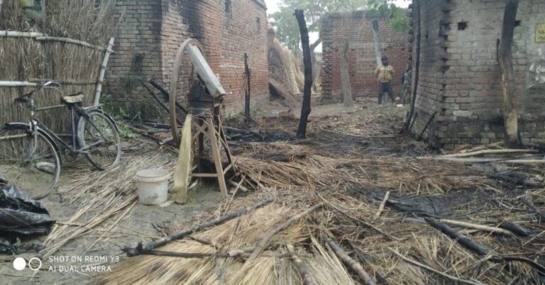 Fire broke out in two huts late night in Harijan Basti