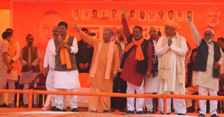 Chief Minister Yogi sought votes for Dayashankar and Anand Swarup