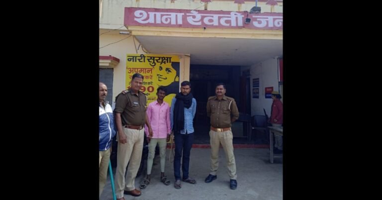 Two liquor smugglers carrying illegal liquor arrested