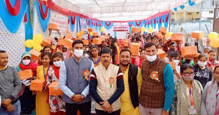 neharu yuwa Kendra and red Cross teem
