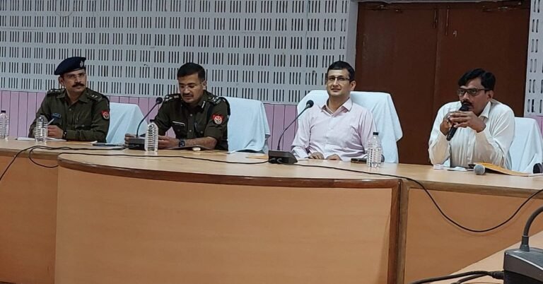 Divisional Commissioner and DIG took a meeting for the preparations for Holi and Shabe-Barat