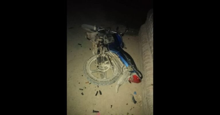 People who got down from the four wheeler beat up and broke the bike