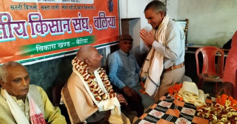 Senior campaigner Hari Prasad ji honored in the district meeting of the Indian Farmers Association(1)
