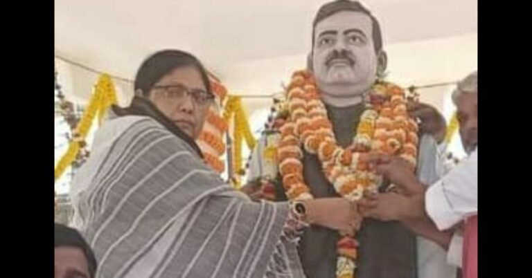 Tribute paid to former MLA Markandey Singh on his death anniversary