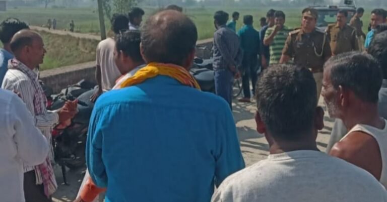 miscreants robbed the teacher going to school