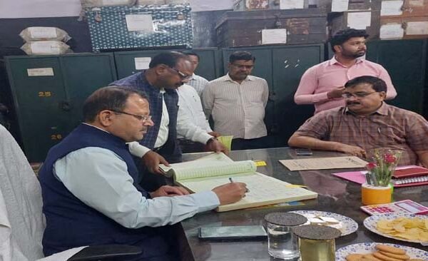 Ravindra Kumar became the new DM of Ballia