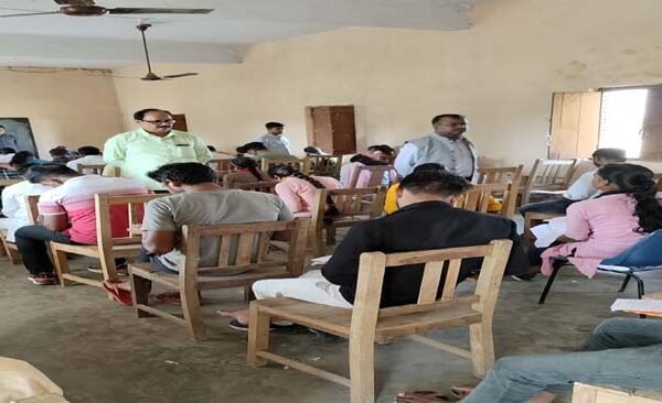 जे एन सी यू के कुलपति ने परीक्षा केंद्रों का किया औचक निरीक्षण