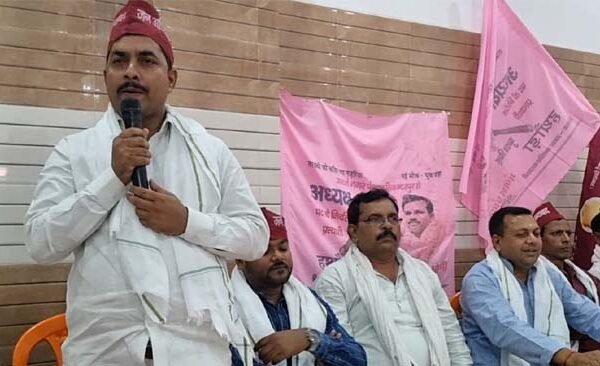 नगर निकाय चुनाव में प्रत्याशियों ने झोंकी पूरी ताकत जन अधिकार पार्टी ने सोनी को दिया समर्थन सिकंदरपुर, बलिया. नगर निकाय के चुनाव में प्रत्याशियों द्वारा अपनी पूरी ताकत झोंक दी गई है.