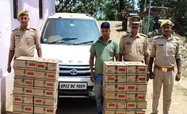 Dubhar police got success by arresting a smuggler with 32 cases of illegal liquor