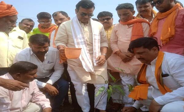 Former minister planted 51 saplings in Kishunipur on World Environment Day