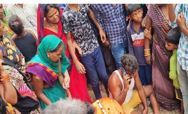 In Chetan Kishore, the electrician who was fixing the fault on the pole died due to sudden power supply.