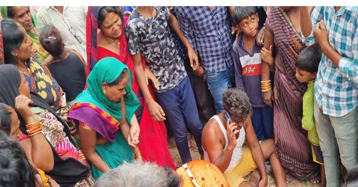 In Chetan Kishore, the electrician who was fixing the fault on the pole died due to sudden power supply.