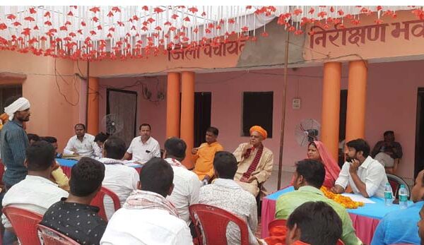 In the first meeting of Bairiya Nagar Panchayat, the councilors proposed the problems of their ward, the MP announced the construction of Satsang Bhawan