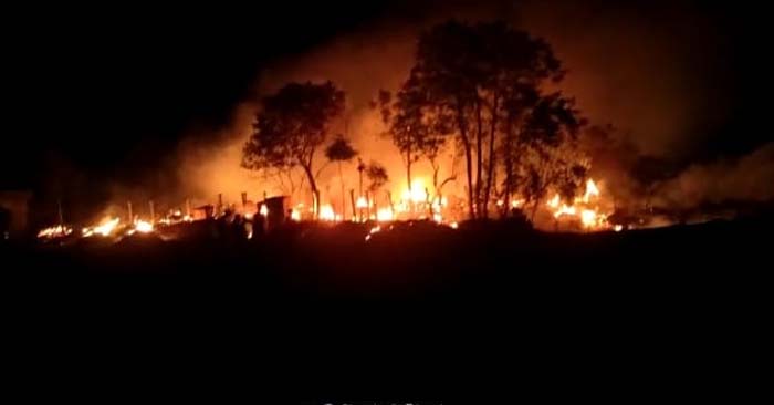 Residential huts of 3 dozen families burnt to ashes along with belongings due to unknown reasons in Gopal Nagar Mallah Basti