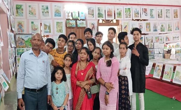 The audience appreciated the artworks of the little painters