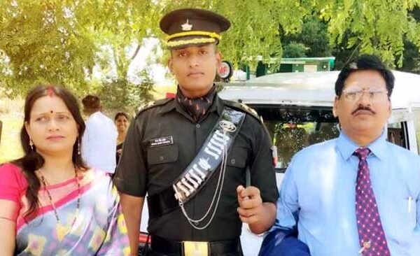 https://ballialive.in/2023/114254/ballia-district/naman-singh-rathore-of-akhop-village-ballia-joins-army-as-lieutenant/
