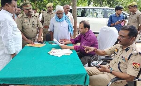 District Magistrate listened to public's complaint at Sukhpura police station