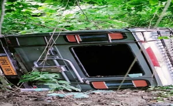 Safari vehicle going at high speed overturned on National Highway