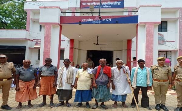 Kotwali police arrested seven warrantees on Friday