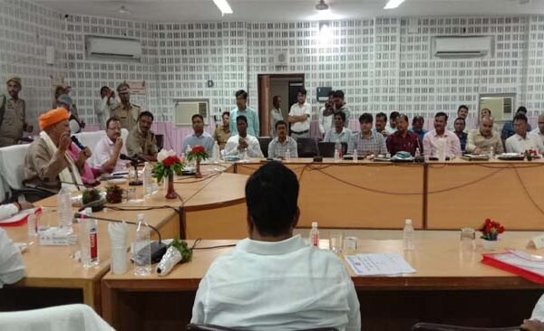 MP Virendra Singh gave instructions to make Ballia a model district in coarse grain producing districts