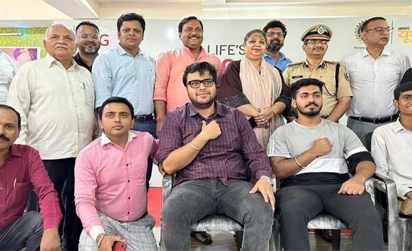 Mega blood donation camp organized in Chhajjubagh, about 80 people donated blood