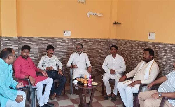 SP leaders paid tribute to Samajwadi leader Shardanand Anchal