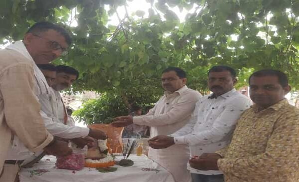 Tribute paid to educationist Brijkishore Tiwari on his 18th death anniversary