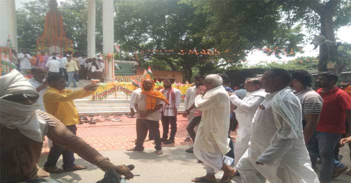Devotees from every corner of Ballia paid homage to their martyrs at Bairia Martyr's Memorial