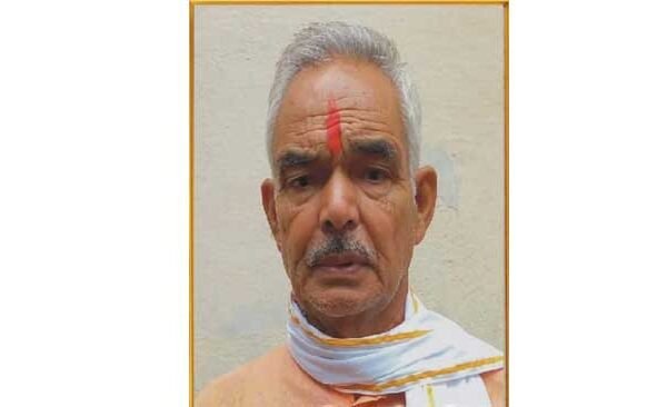 Teacher Chandra Bhushan Pathak passed away, funeral program concluded on the banks of Ganga