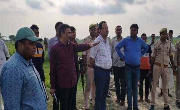 District Magistrate arrived to take stock of erosion affected families and anti-erosion works