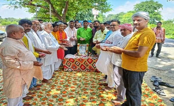 Tribute paid to Dr. Hazari Prasad Dwivedi at the destroyed memorial entrance in Ojhwalia
