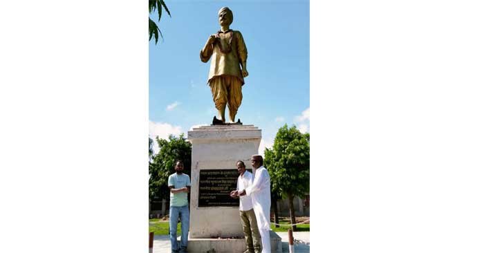 Members of Mangal Pandey Vichar Seva Samiti paid tribute to the freedom fighters at the memorial of Martyr Mangal Pandey in his native village Nagwa.