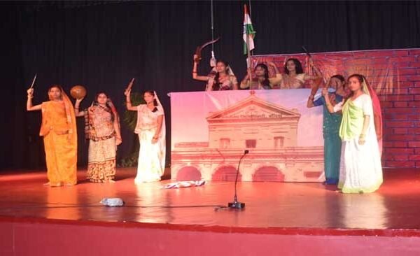 The history of rebel Ballia came alive on the stage of Ballia