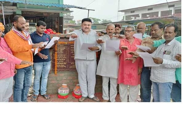 'Mera Mati Mera Desh' program was organized with soil from the houses of the fighters in Bansdih at Sathaptrishi Gate
