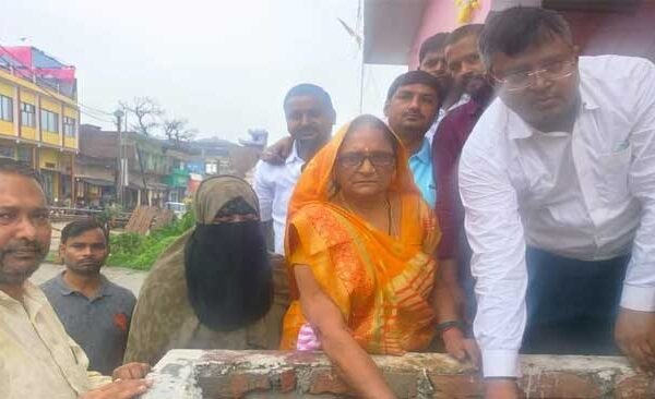 Dependents of freedom fighters honored under Meri Mati Mera Desh campaign