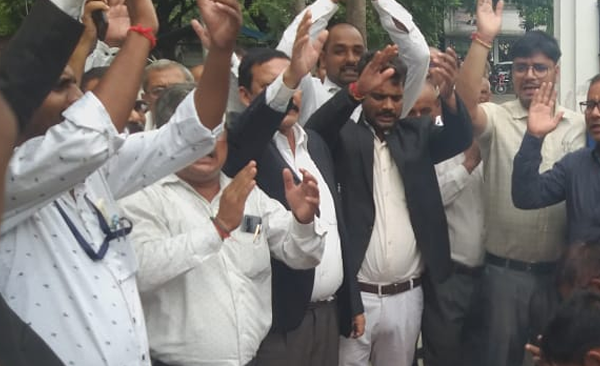 Advocates protest against the funeral procession of Chief Secretary and DGP