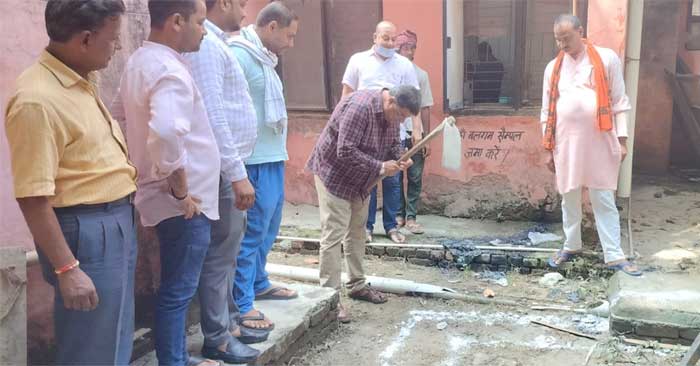 Block chief Seer laid the foundation stone of pink toilet by using a shovel.