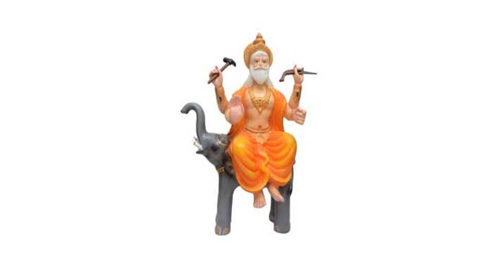 Lord Vishwakarma, the worshiper of craftsmen, had a deep connection with Ballia, spent some of his childhood years in Bhrigunagri.