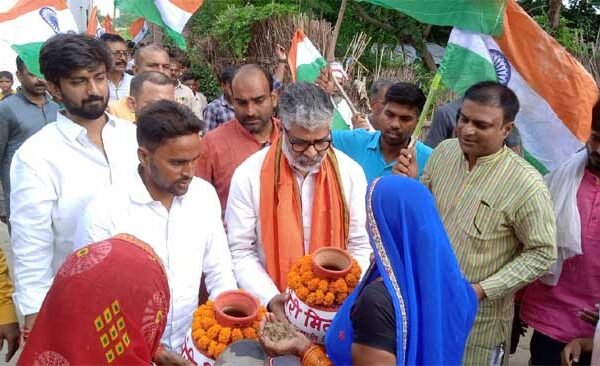 Rajya Sabha MP Neeraj Shekhar reached Meri Maa Ki Mera Desh program