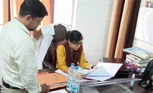 Divisional Inspector, Administrative Reforms Department, Commissioner's Office, Azamgarh Division inspected CHC.