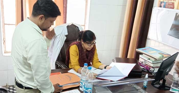 Divisional Inspector, Administrative Reforms Department, Commissioner's Office, Azamgarh Division inspected CHC.