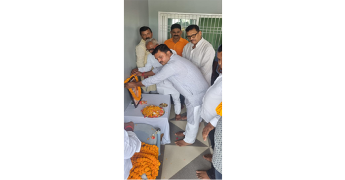 BJP workers paid tribute to Pandit Deendayal Upadhyay on his birth anniversary at Shakti Kendra.