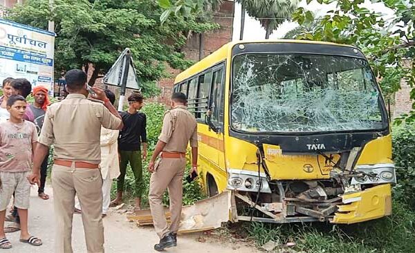 Collision between college bus and truck, seven girl students injured