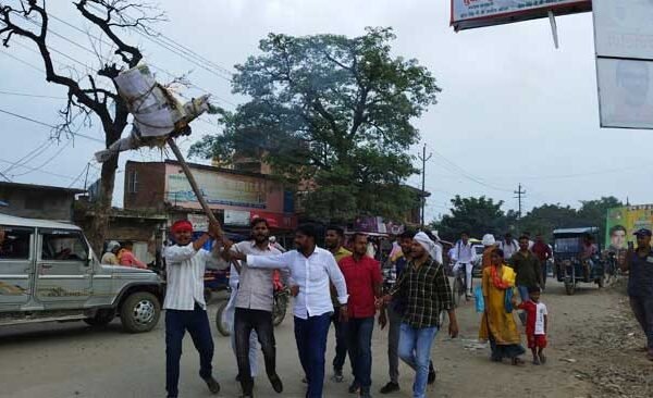 Effigy of district administration burnt at TD College intersection demanding reinstatement of student union elections