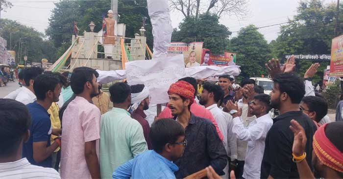 Effigy of district administration burnt at TD College intersection demanding reinstatement of student union elections